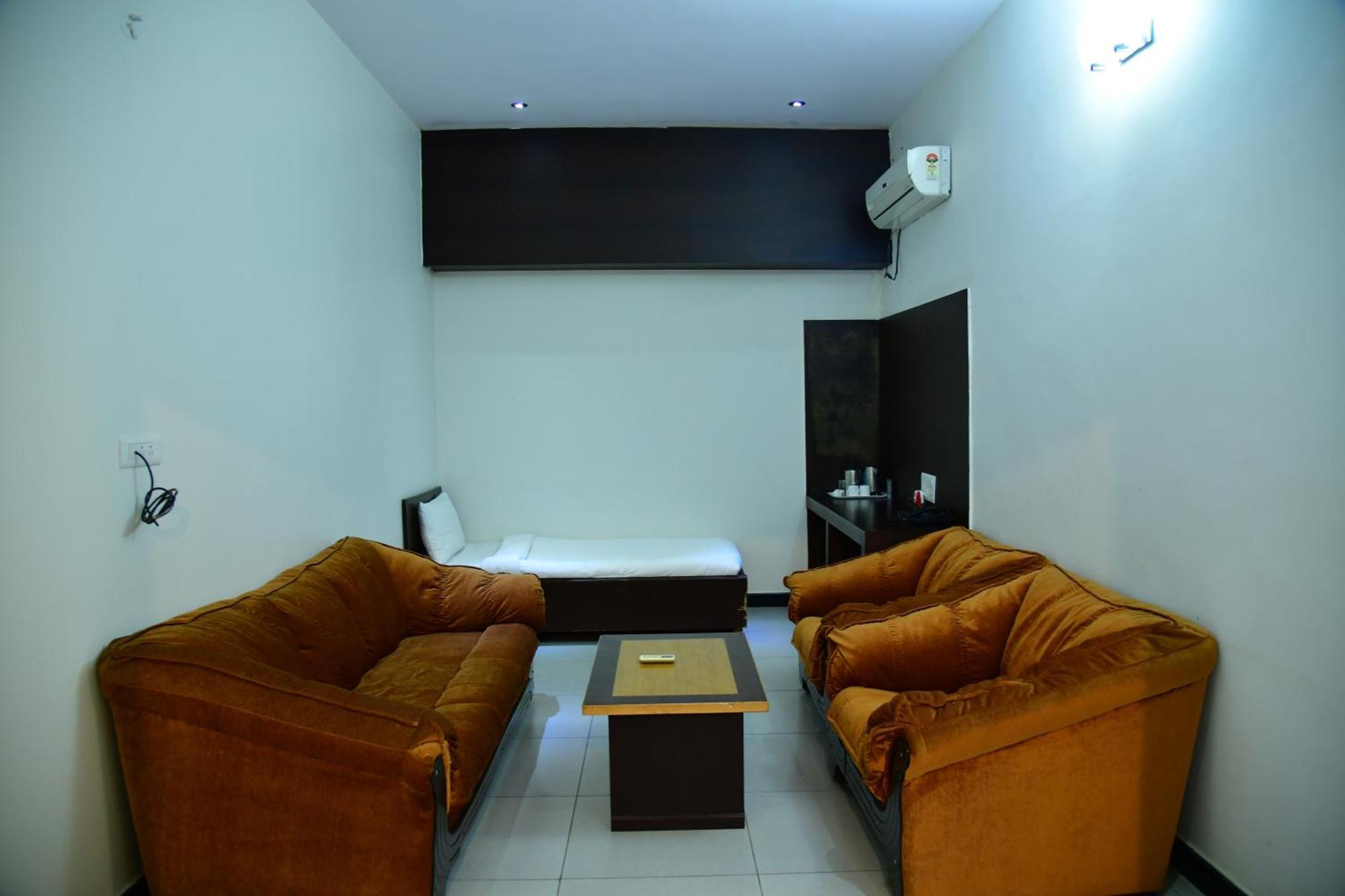 Nijaguna Resorts Chamrajnagar Экстерьер фото