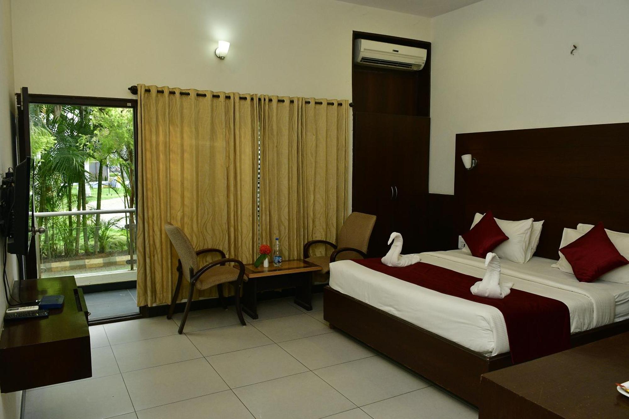 Nijaguna Resorts Chamrajnagar Экстерьер фото